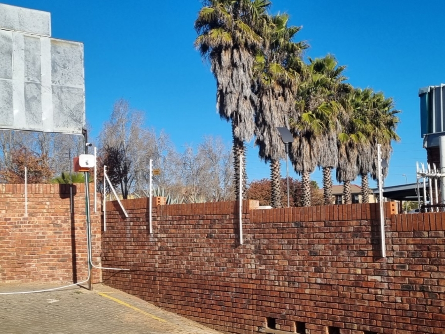 2 Bedroom Property for Sale in Langenhovenpark Free State